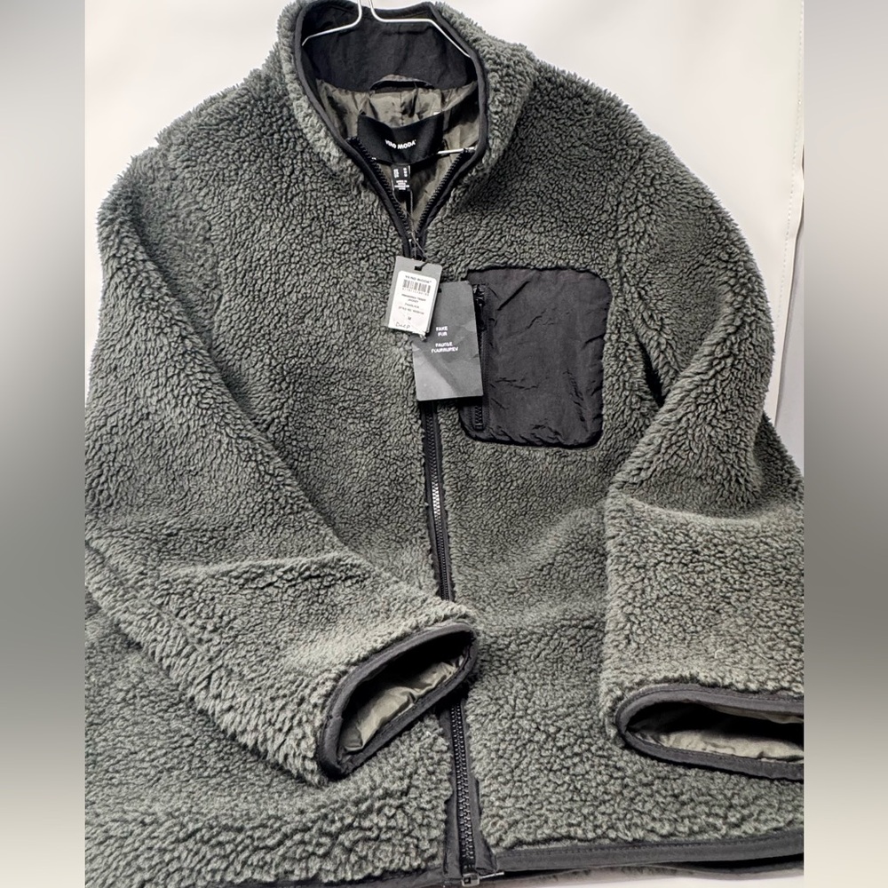 Vero Moda Gray Teddy Jacket with Black Accents for zip New with tags size medium